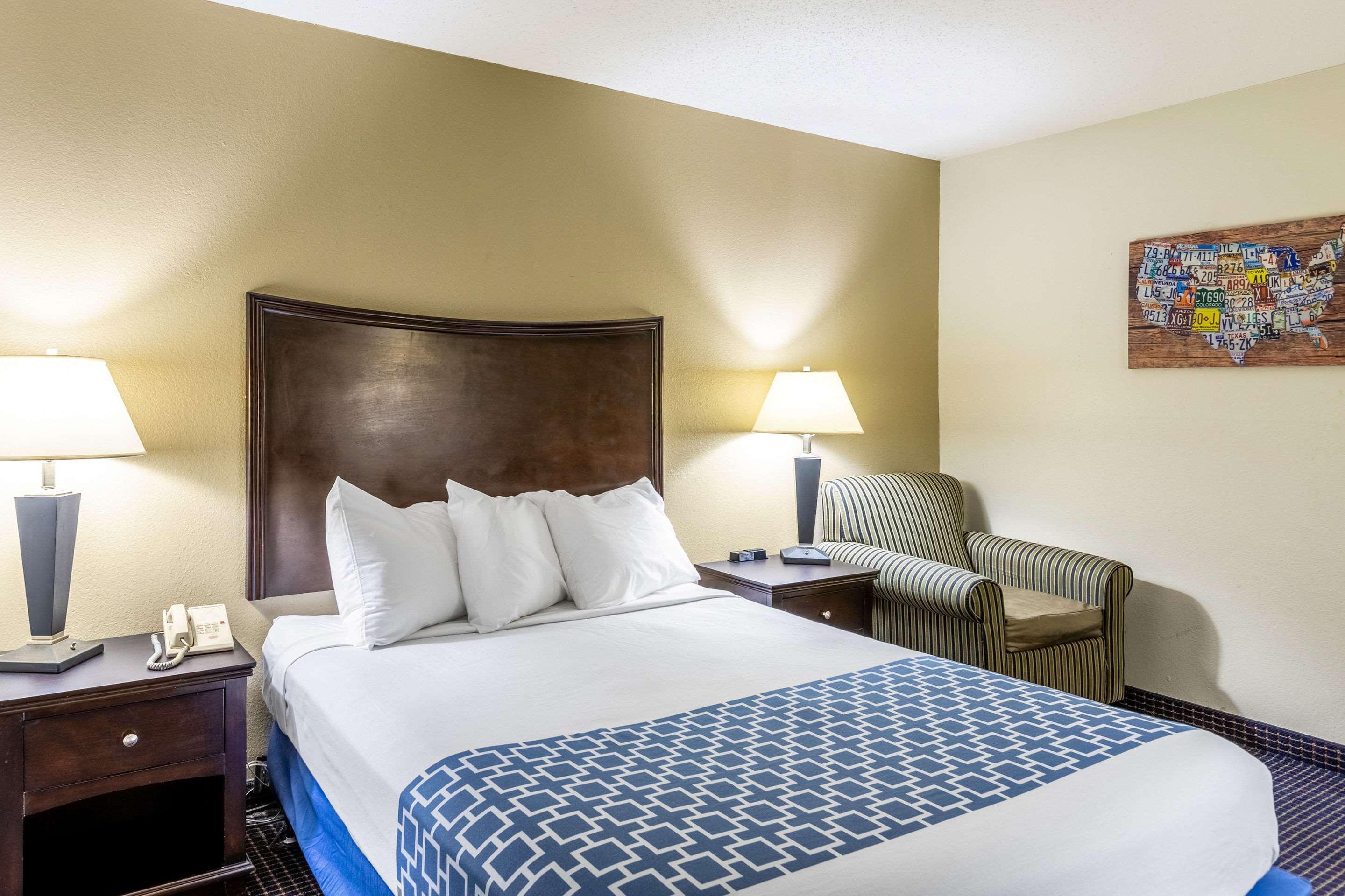 Econo Lodge Inn&Suites Auburn Esterno foto