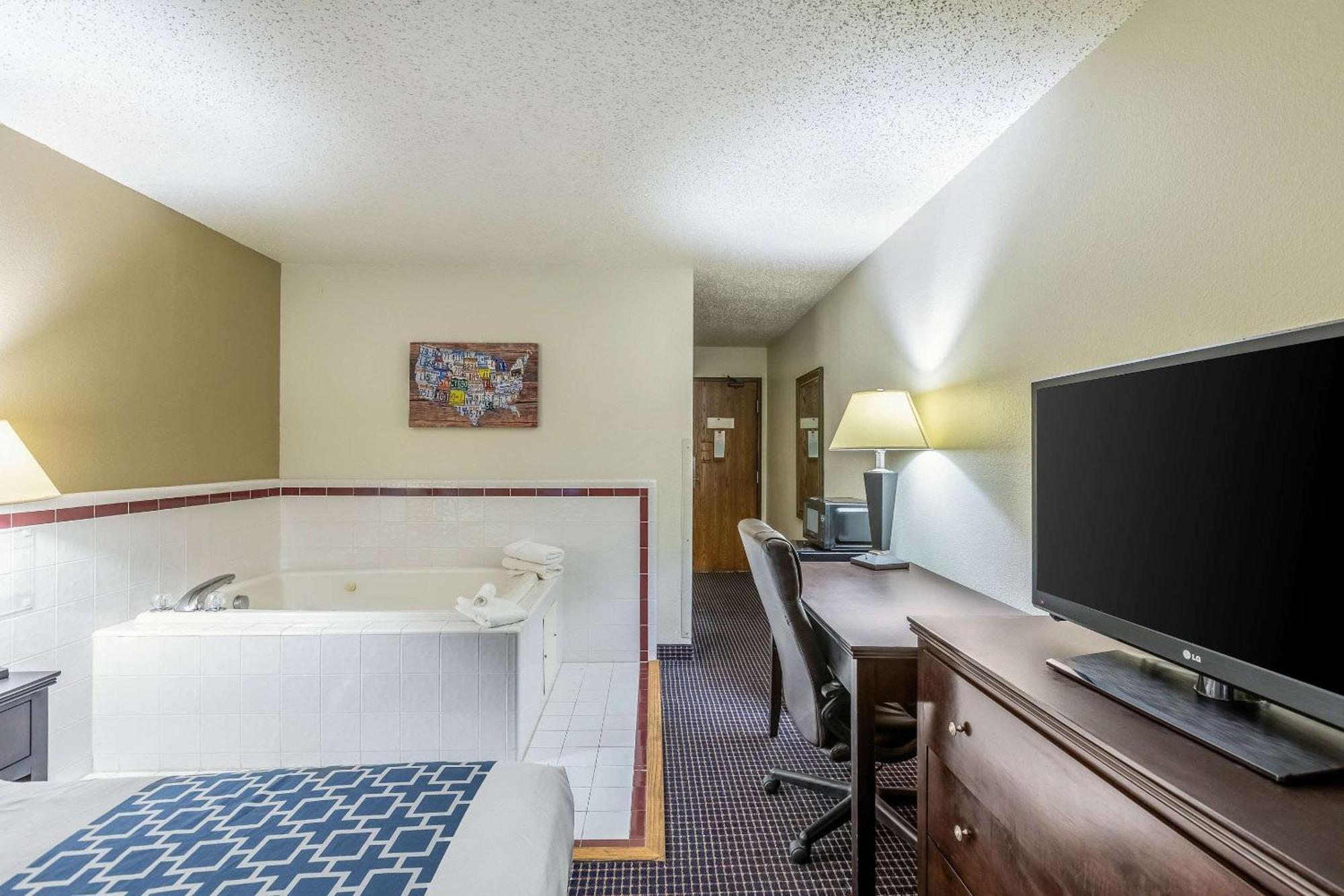 Econo Lodge Inn&Suites Auburn Esterno foto