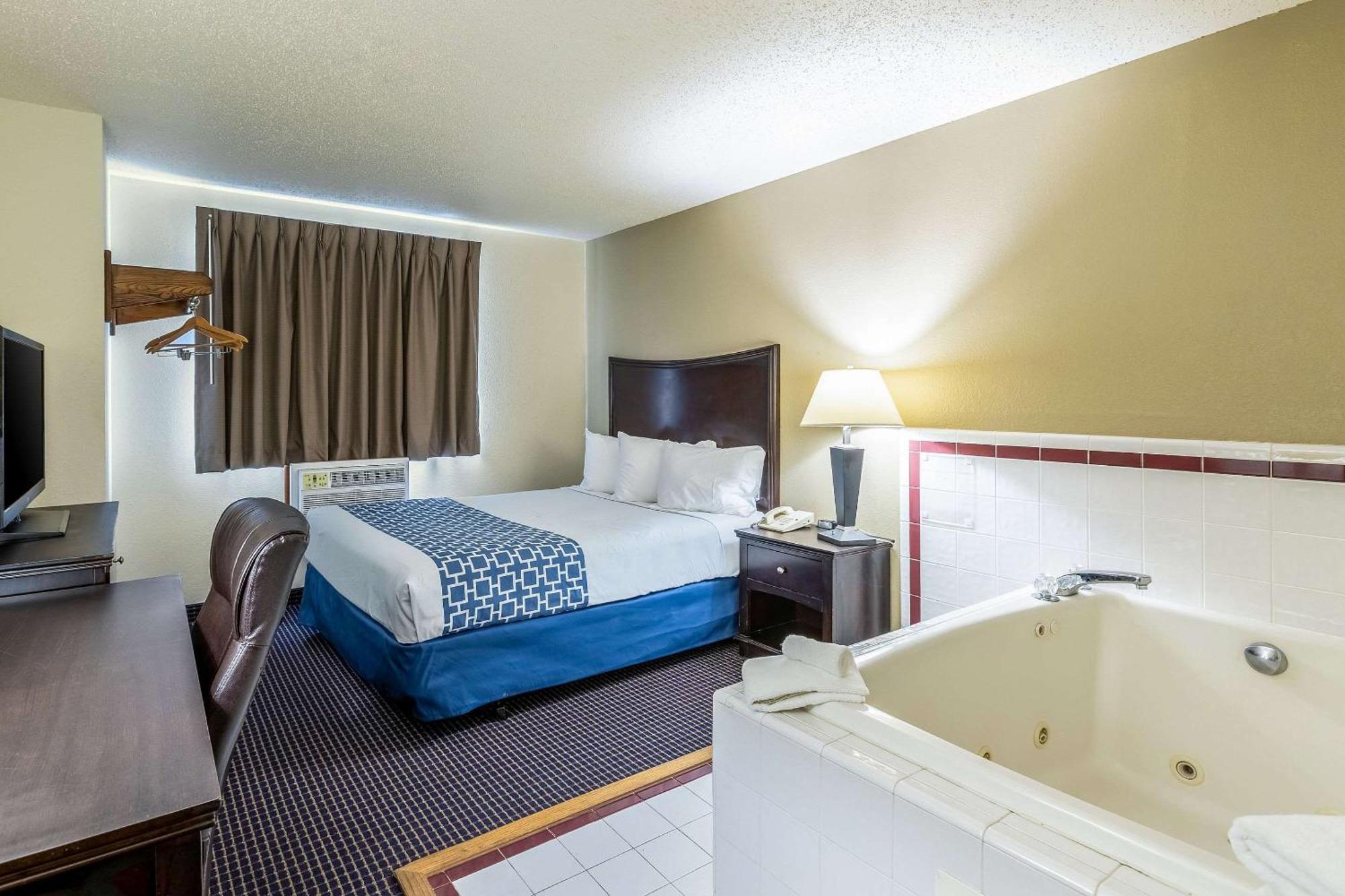 Econo Lodge Inn&Suites Auburn Esterno foto
