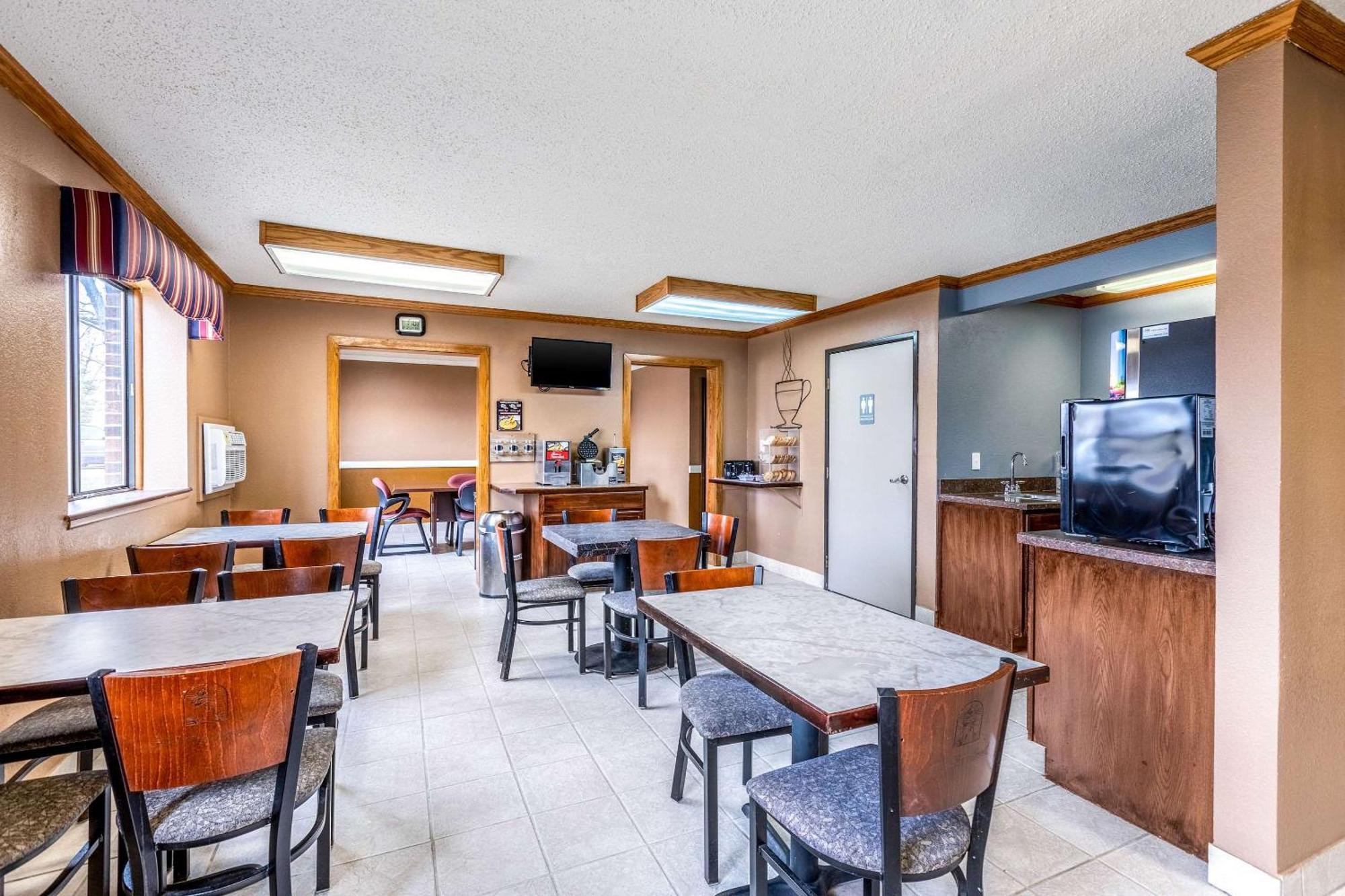 Econo Lodge Inn&Suites Auburn Esterno foto