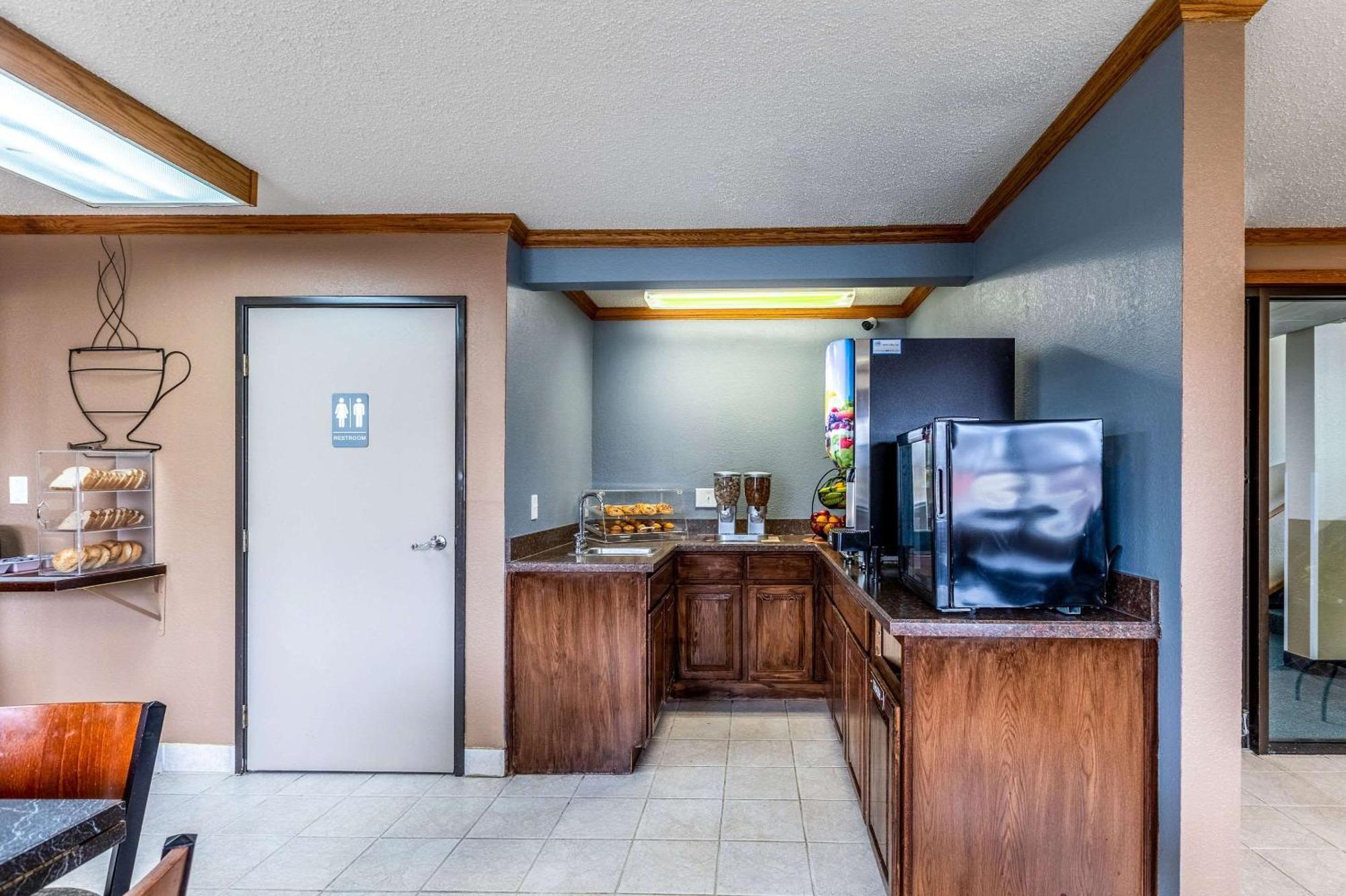 Econo Lodge Inn&Suites Auburn Esterno foto